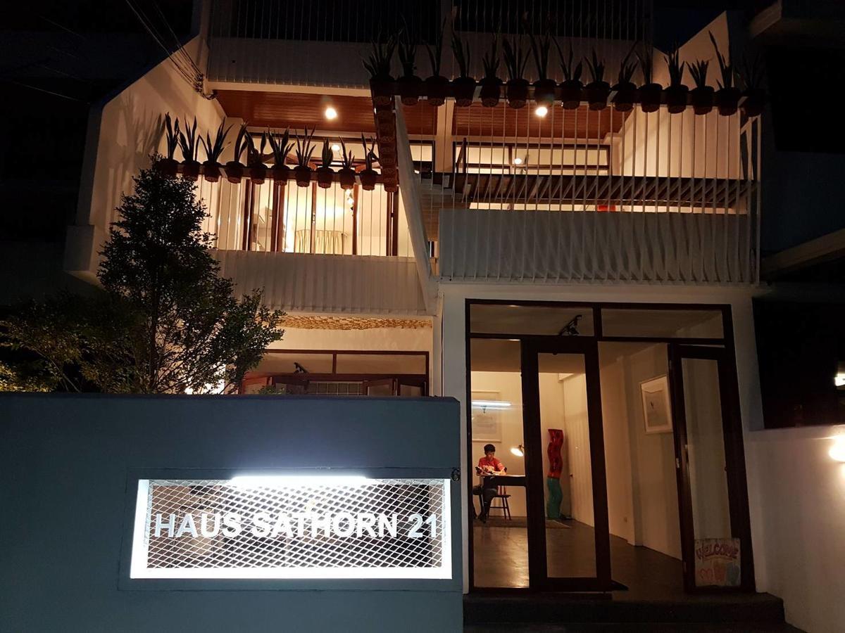 Haus Sathorn 21 Bed And Breakfast Bangkok Exterior photo