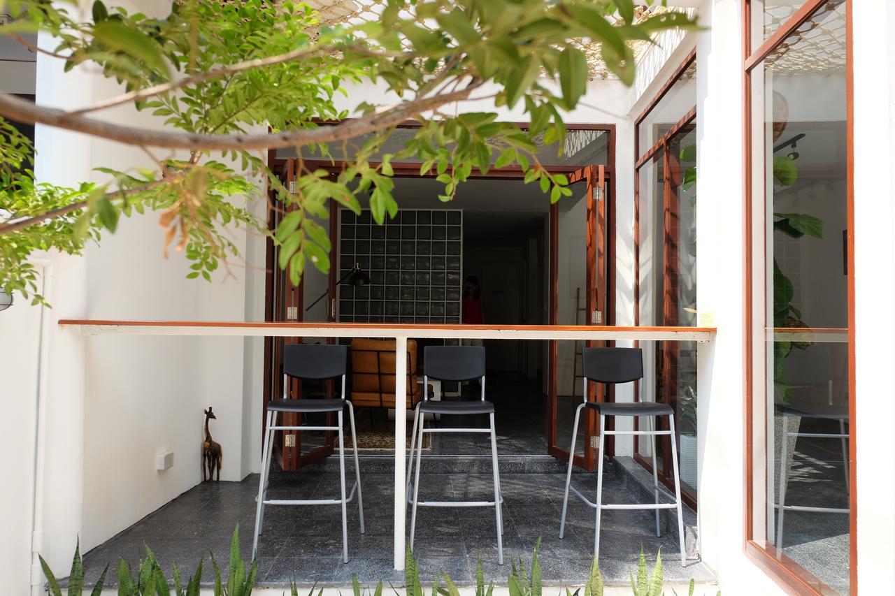 Haus Sathorn 21 Bed And Breakfast Bangkok Exterior photo