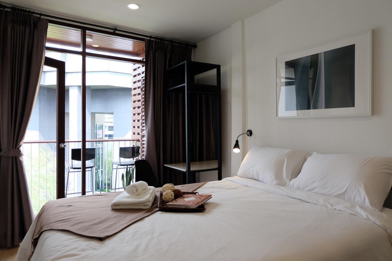 Haus Sathorn 21 Bed And Breakfast Bangkok Exterior photo
