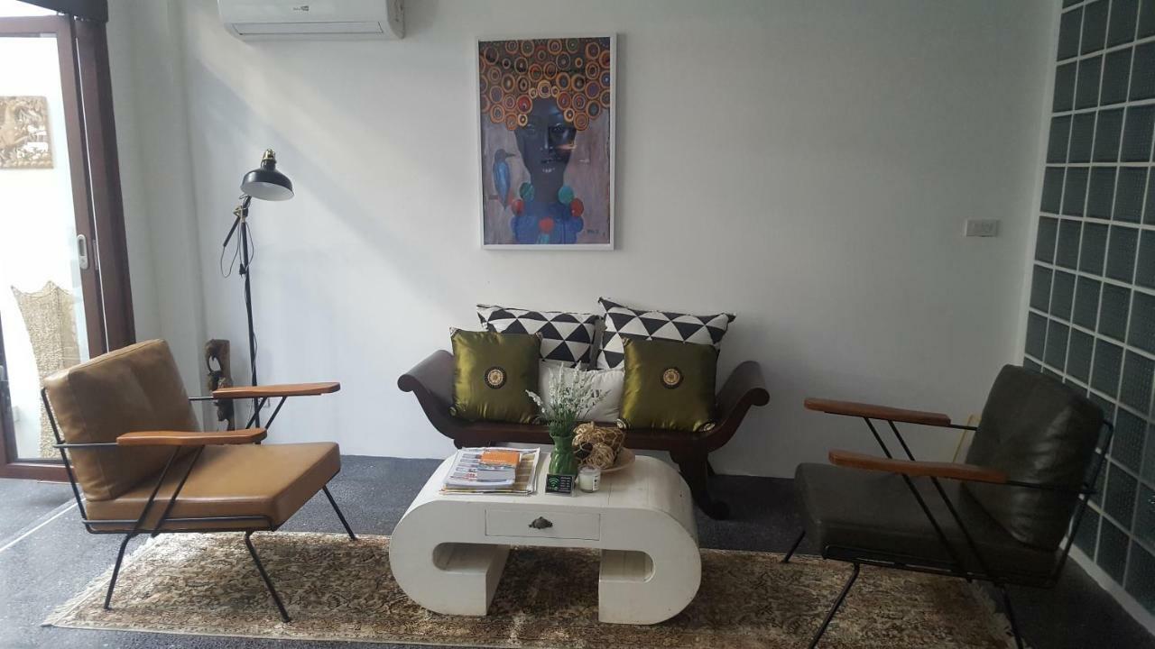 Haus Sathorn 21 Bed And Breakfast Bangkok Exterior photo