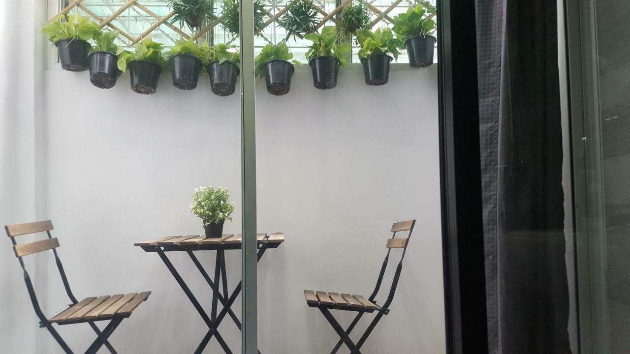 Haus Sathorn 21 Bed And Breakfast Bangkok Exterior photo