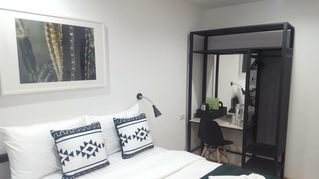 Haus Sathorn 21 Bed And Breakfast Bangkok Exterior photo